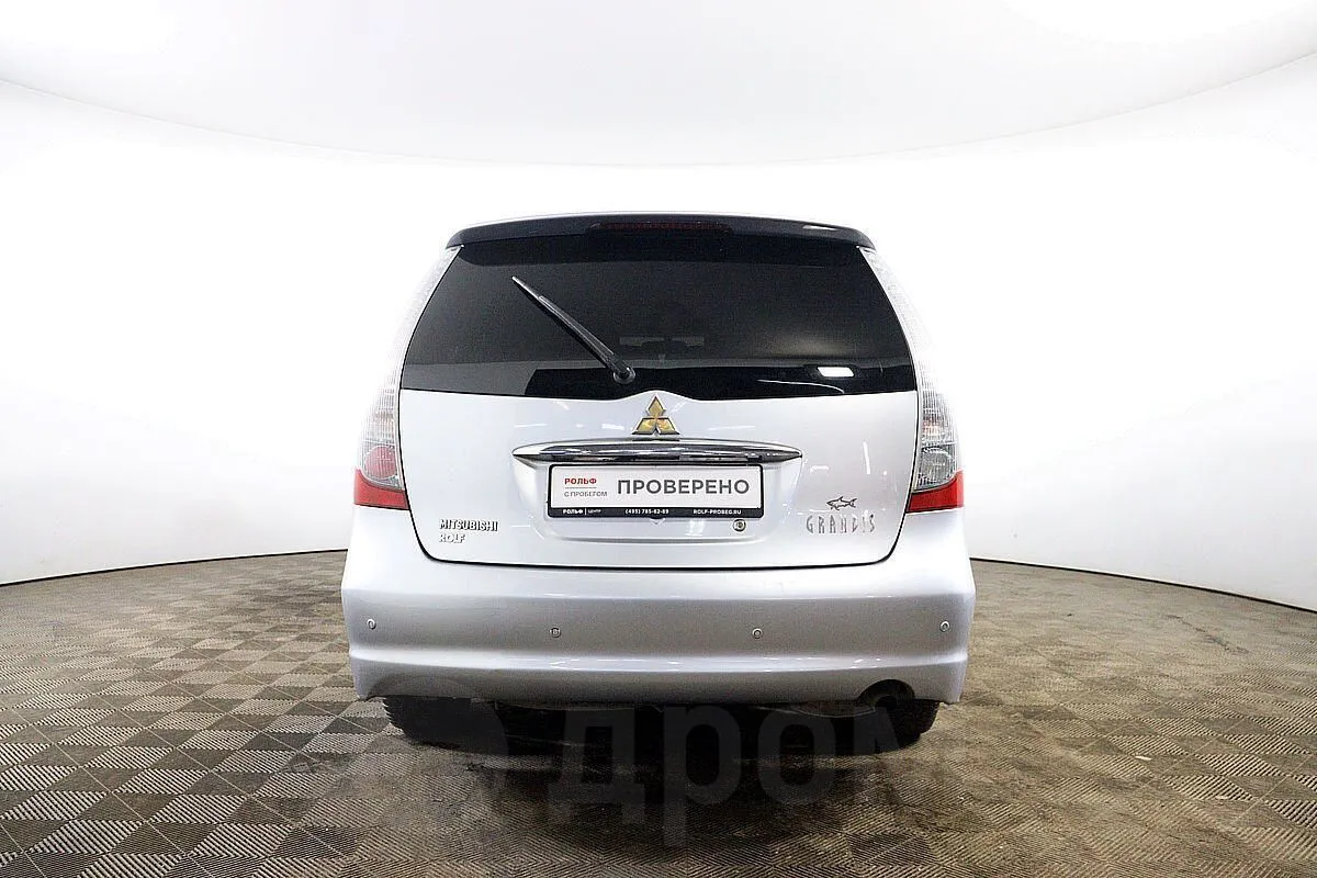 Mitsubishi Grandis Image 6